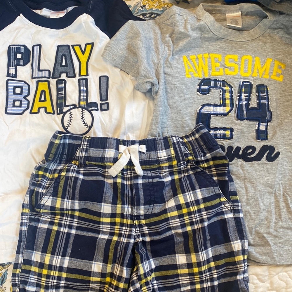 Gymboree boys size 5 short set EUC 2 T-shirts and 1 set of shorts